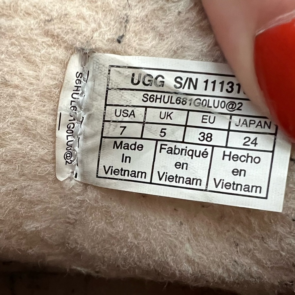 waterproof UGG Boots - Picture 3 of 4
